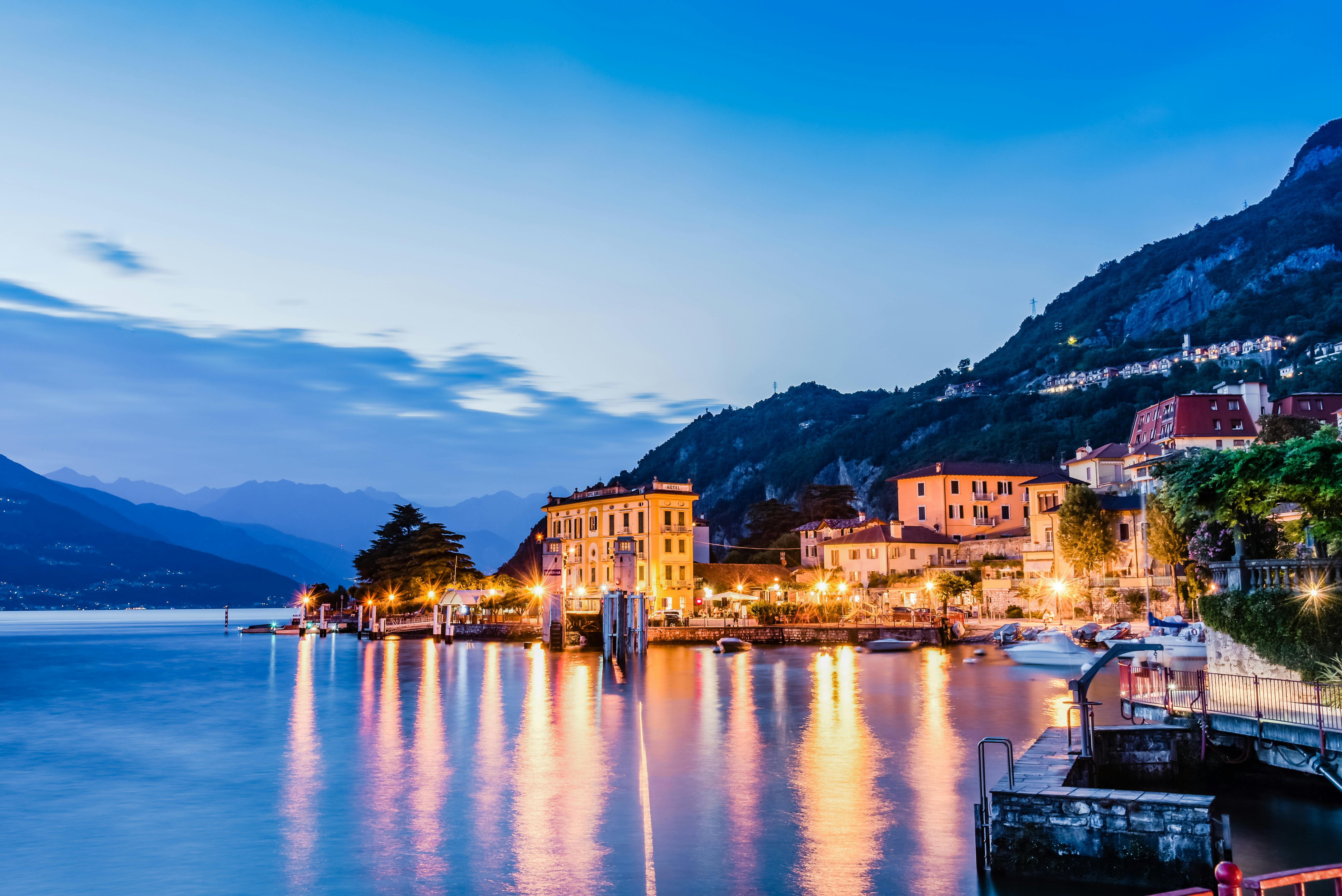meraviglioso tramonto sul lago di Como - Essenza