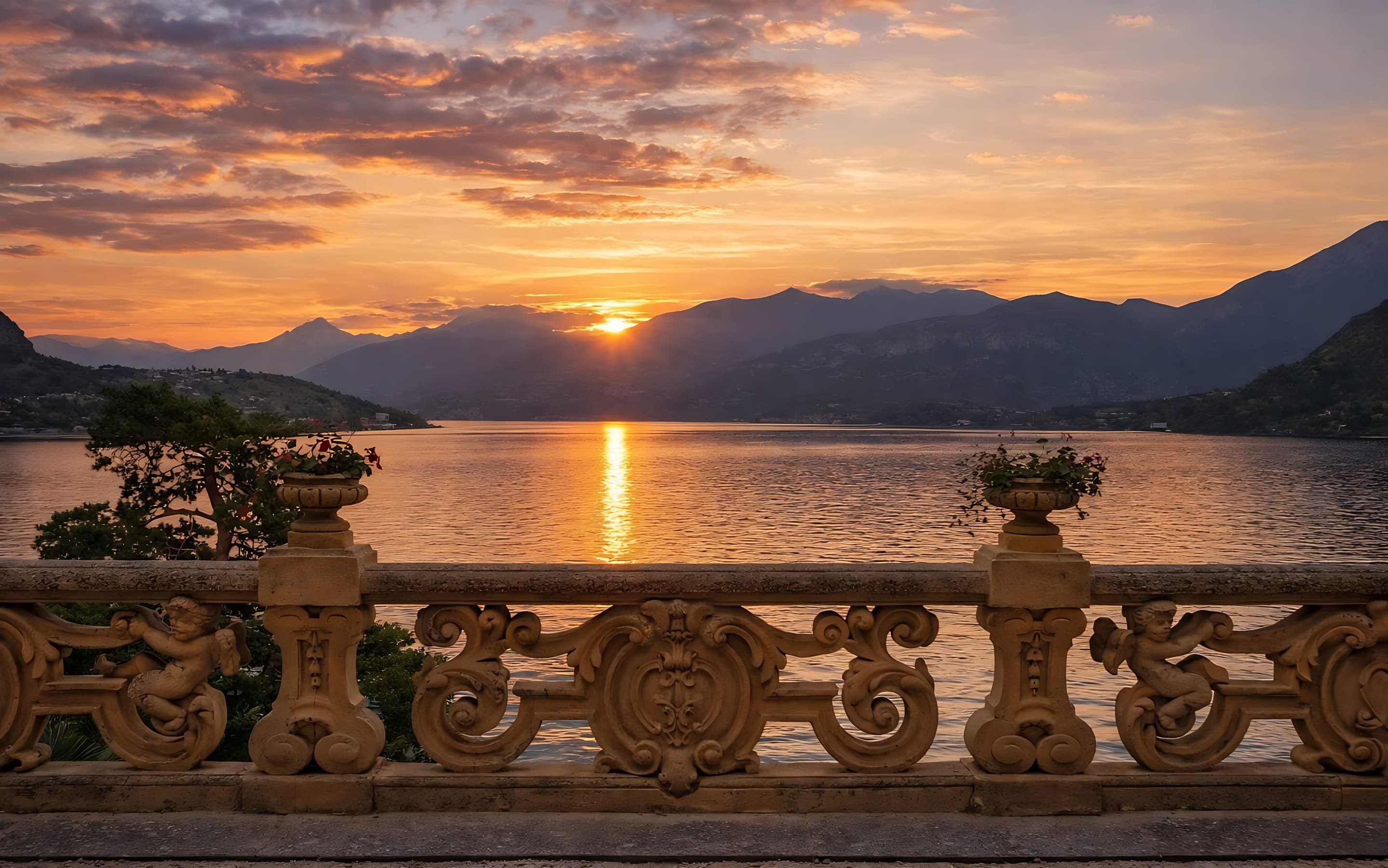 MERAVIGLIOS TRAMONTO SUL LAGO DI COMO